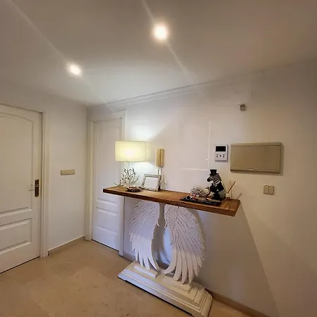 Apartmento Familiar Con Piscina Con Vista Al Mar Apartman *