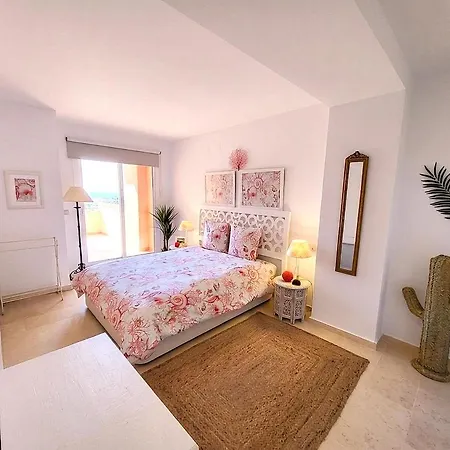 Apartmento Familiar Con Piscina Con Vista Al Mar شقة
