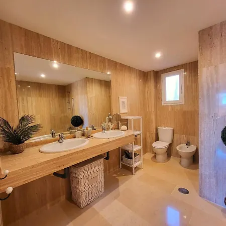Apartmento Familiar Con Piscina Con Vista Al Mar ماربيا