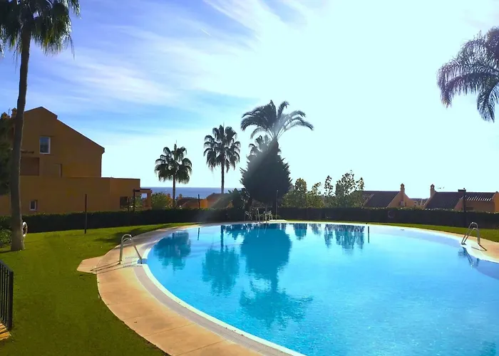 Apartmento Familiar Con Piscina Con Vista Al Mar דירה מארבלה