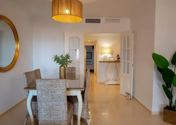 Apartmento Familiar Con Piscina Con Vista Al Mar דירה מארבלה