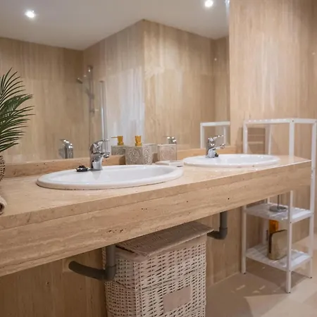 Apartmento Familiar Con Piscina Con Vista Al Mar شقة *